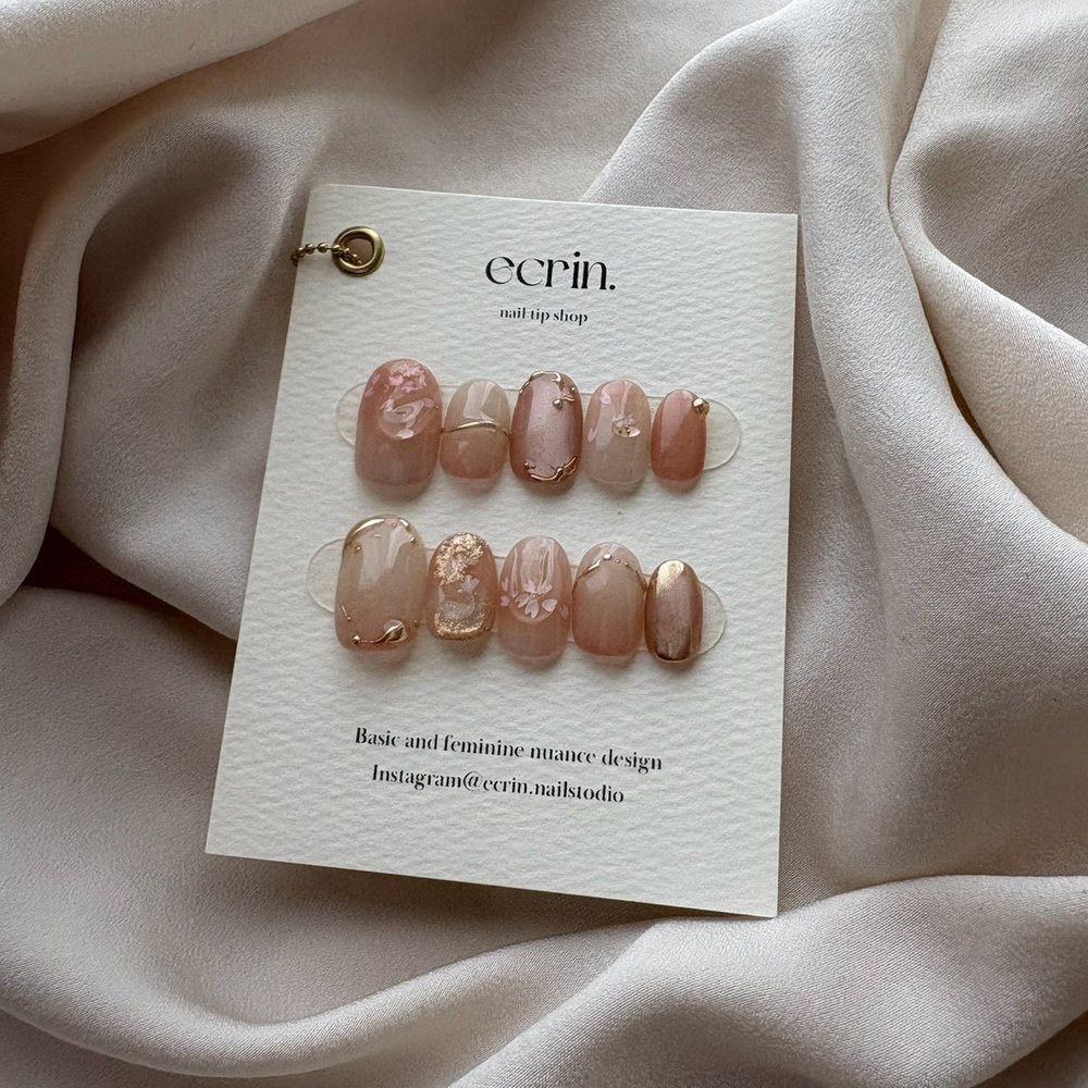 Sakura press-on nail set by écrin nail studio